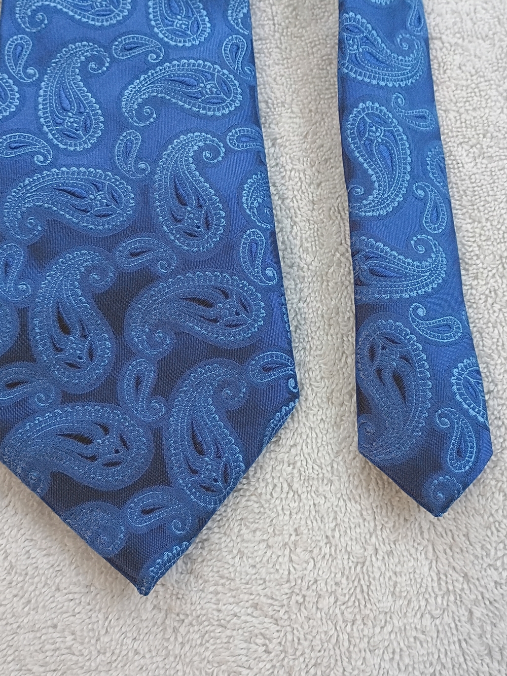 Donald J. Trump Tie Signature Collection Blue Paisley Silk Gold-tone Bar 58" EUC